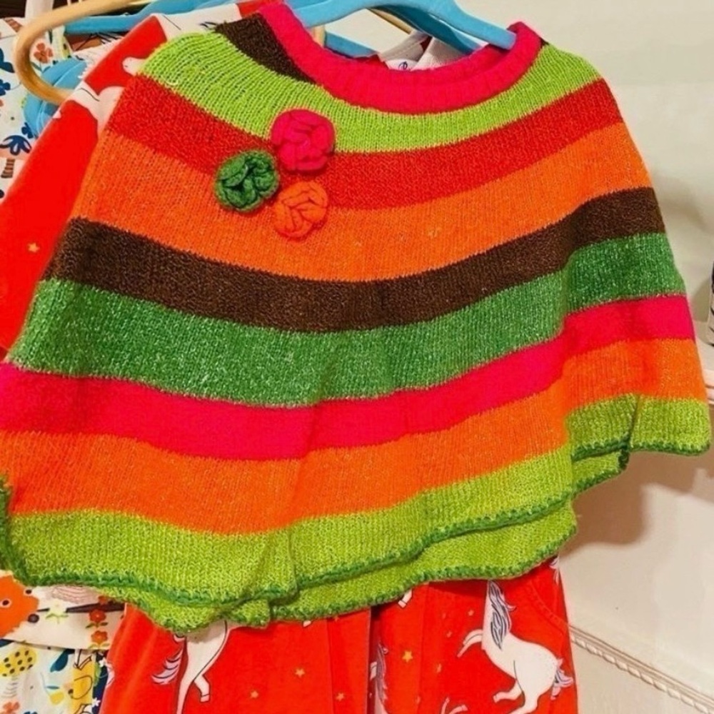Poncho - Picture 2 of 6